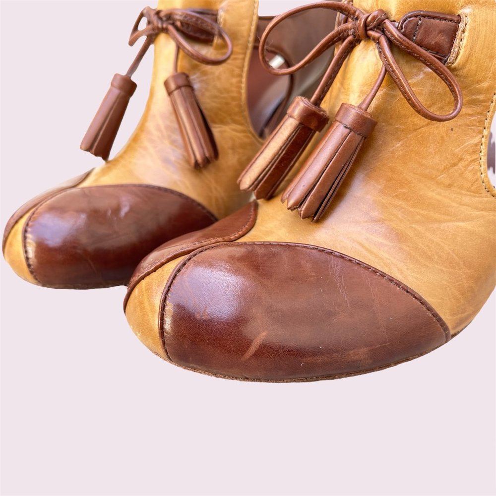 Max Studio Two-Tone Brown Leather Heels - Picture 9 of 14